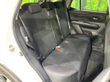 後部座席も気になるようなキズ・汚れやへたり等、大きなダメージはなく、良好な状態です。