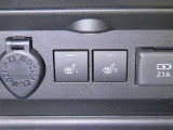 左右前席にはシートヒーターを装備しております。寒い日には便利な装備ですよね。