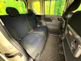後部座席も気になるようなキズ・汚れやへたり等、大きなダメージはなく、良好な状態です。