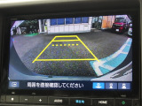 ★バックモニター搭載★ バック時目視しにくいクルマの周囲をカメラで映し出し、安全・安心駐車をサポート♪バックの苦手な方も後ろがハッキリ見えるので安心です☆
