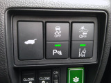 パーキングセンサーや横滑りを防ぐVSA等のスイッチ類は運転席の右側、手の届きやすい位置にあります。