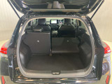 【ラゲッジルーム】後部座席を倒せば大きな荷物も積むことが出来ます!!