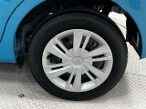 タイヤサイズは165/65R14!納車前の点検時にタイヤ交換させていただきます!ホイールキャップに傷があります。