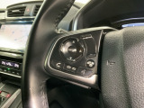 ステアリングにオーディオ操作スイッチが付いています。オーディオ画面に直接タッチしなくても操作が出来ますので、運転に集中できます。