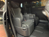 後部座席も気になるようなキズ・汚れやへたり等、大きなダメージはなく、良好な状態です。