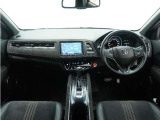 ◆視界広々で非常に運転しやすくロングドライブでも疲れを感じさせないすっきりとまとまったインパネ周りです。