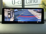 狭い場所での駐車やすれ違いなどでより的確な運転操作に役立つ360&deg;ビューモニターが装備されています。