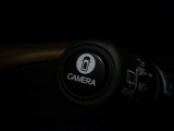 ★マルチビューカメラ★ワイパーレバー先端の「CAMERAスイッチ」を押すことで、車を上空から見下ろしたような映像をカーナビ画面に映し出し、車庫入れや縦列駐車をサポートしてくれます♪