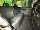 後部座席も気になるようなキズ・汚れやへたり等、大きなダメージはなく、良好な状態です。