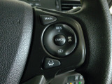 ハンドル右側にはクルーズコントロールのスイッチが装備され運転中の操作も安心して行えます!