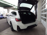 輸入車正規ディーラー店であるのはもちろんのこと、BMW保険代理店でもございます。セールスコンサルタントは保険の有資格者です。自動車保険のご相談もお任せ下さい。