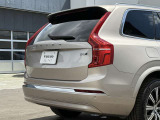 ◆バック/万が一を考え、安全性を重視する方に選ばれているVOLVO車。ドアを開閉するとその重み・厚みに驚くはず