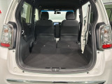 リアシートを倒すと、ラゲッジスペースを広くお使いいただけます!