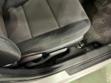 痛みの出やすい運転席シートの角、フロアマット、座面、ともに良好です
