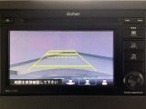 【バックカメラ】運転が苦手な方も車庫入れラクラクです!ギアをリバースに入れれば自動的に切り換わりますので、面倒な操作は不要です♪狭い駐車場もお車を傷つけず安心ですね!