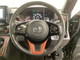 ハンドルにHondaセンシング系のクルーズコントロールやレーンキープアシストなどのスイッチと、オーディオの操作スイッチが装備されています。ハンドルから手を離さず安全に操作できます。