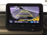 【バックカメラ】運転が苦手な方も車庫入れラクラクです!ギアをリバースに入れれば自動的に切り換わりますので、面倒な操作は不要です♪狭い駐車場もお車を傷つけず安心ですね!