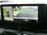 アラウンドビューモニター付きです 上から見たイメージで駐車出来ますので車庫入れの苦手な方も楽に駐車出来ます♪