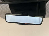 後方確認をミラーではなくカメラ映像で確認出来るデジタルインナーミラーを搭載!荷物があり、後方確認が出来ない時や雨天時などにとても便利☆