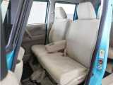運転席と助手席は足元が繋がっているので自由に行き来しやすいので駐車場が狭いときでも助手席側からスムーズに乗り降りできて便利!