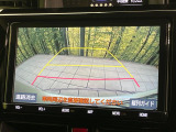 【バックカメラ】駐車時に後方がリアルタイム映像で確認できます。大型商業施設や立体駐車場での駐車時や、夜間のバック時に大活躍!運転スキルに関わらず、今や必須となった装備のひとつです!
