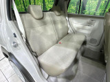 後部座席も気になるようなキズ・汚れやへたり等、大きなダメージはなく、良好な状態です。