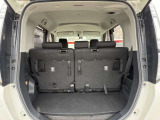 ラゲッジルームは、大容量のスペースを確保。普段のお買い物からレジャーまで、幅広く活躍してくれます!また、リアシートを倒すことでバリエーション豊かにお使いいただけます。