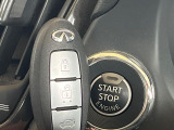 【インテリジェントキー】カバンやポケットに入れたままでもドアの施錠・解錠が可能なスマートキーを装備。エンジンのオン・オフ時もカギを取り出す必要が無いからとっても便利です♪