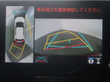 パノラミックビューモニター付きです。車両を上から見た様な映像を画面に表示。運転席からの目視だけでは見にくい、車両周辺の状況をリアルタイムでしっかり確認出来ます。