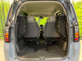 後席を格納すると、これだけの広さが!シーンに合わせたシートアレンジで、大きな荷物も積むことが出来ます♪