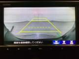 バックでの車庫入れも安心です! リアカメラが付いているバックモニター付のナビを装備しております。操作線もついており距離感も画面から確認できます。
