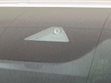 【i-ACTIVESENSE】走行中に前方の車両等を認識し、衝突しそうな時は警報とブレーキで衝突回避と被害軽減をアシスト。より安全にドライブをお楽しみいただけます。