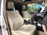 運転席シート廻りは使用感も少なく、良好な状態となっています。丁寧に使われていたことがよくわかりますね。