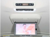長距離ドライブに活躍します!純正後席フリップダウンモニター!
