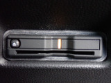 ■【ETC車載器】が装備されています。セットアップをしてお渡しとなり、ETCカードを差し込むだけで高速道路の利用が可能です。