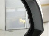 ブラインドスポットモニター装備。隣車線を走る車両を検知。ドアミラーでは確認しにくい後、側方エリアに存在する車両や急接近してくる車両も検知しドアミラーに搭載されたLEDインジケーターが点灯します。