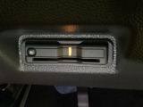 ETCもついています。高速道路の料金所の通過も楽々です!。 カードの取り出しもしやすい場所についています。