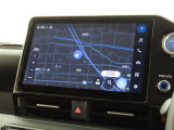 メーカー装着のディスプレイオーディオを装備しております。