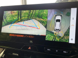 【パノラミックビューモニター】専用のカメラにより、上から見下ろしたような視点で360度クルマの周囲を確認することができます☆死角部分も確認しやすく、狭い場所での切り返しや駐車もスムーズに行えます。