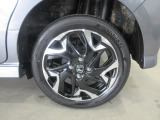 タイヤは純正のアルミホイール装着!