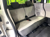 後部座席も気になるようなキズ・汚れやへたり等、大きなダメージはなく、良好な状態です。