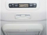 【後席オートエアコン操作パネル】天井に付いています。