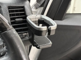 運転席助手席ドリンクホルダーつき!