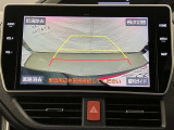 バックモニターで、後方を確認しながら安心して駐車することができます。運転初心者も熟練者も必須の機能ですよ!