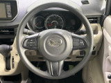 インテリアに合わせたデザインのステアリングは、運転される方のことも考え、運転しやすい形状、大きさです。是非一度、実際に触ってお確かめください。