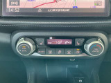 オートエアコンなので、風量の切り替えを自動調節し温度を保ってくれます☆運転席と助手席で温度変化出来ます。