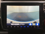 ギヤをR(バック)に入れるとナビの画面に後ろの映像が映るリアカメラ付です。後退時、コンディションが悪い視界でもカラーバックモニターがドライバーをサポートします。
