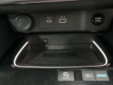 便利なUSB電源ソケット・ワイヤレス充電・シガーソケットなど電源供給はバッチリです。