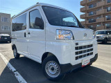 車外の明るさに応じて自動的にライトの点灯・消灯を行います。