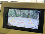 【バックカメラ】駐車時に後方がリアルタイム映像で確認できます。大型商業施設や立体駐車場での駐車時や、夜間のバック時に大活躍!運転スキルに関わらず、今や必須となった装備のひとつです!